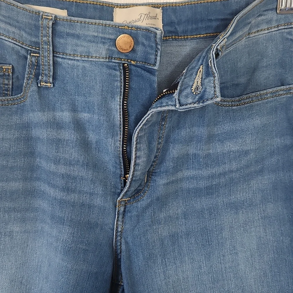 Universal Thread Women's High Rise Skinny Washed Light Blue Jeans Size 4/27R